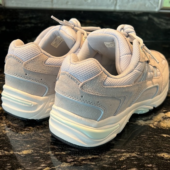 NWOB Vionic Classic Walker - Picture 9 of 17